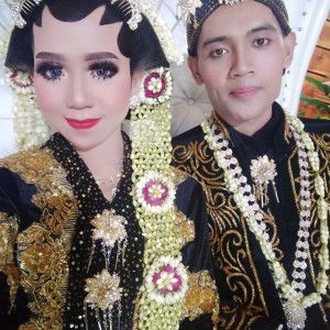 Yhesy Agustinaa profile icon