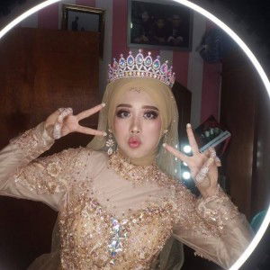 Indah Cill profile icon