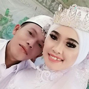 Younie Astuti profile icon