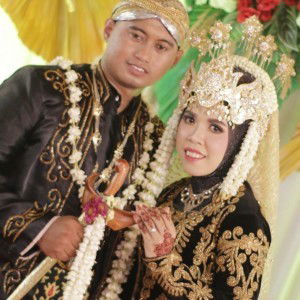 Santi Lestari profile icon