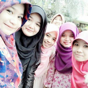 naili azkiya profile icon