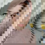 Hana Qurrota A'yun profile icon