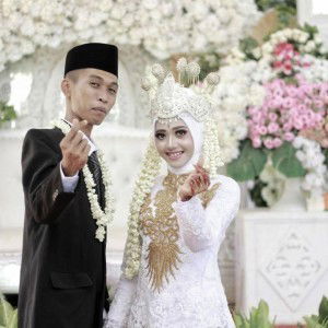 Elsia Indriati profile icon