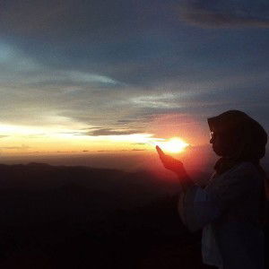 Tri Wahyuni profile icon