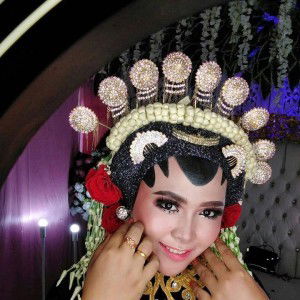 Dwi Pratiwi profile icon