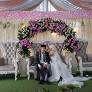 Neng Ayu Fazrain Husain profile icon