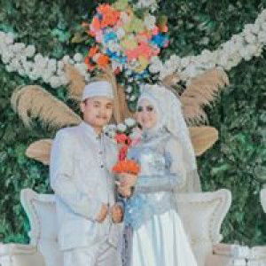 Vivi Apriyani profile icon