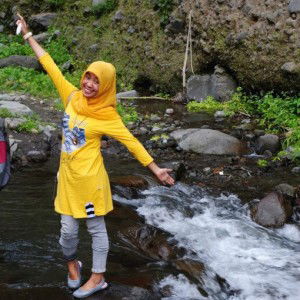 versia nabela azizi profile icon