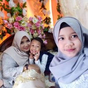 Dewi Susanti profile icon