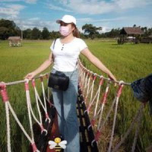 พลอย ย. profile icon