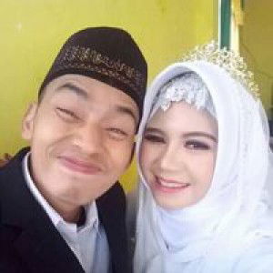 Siti Komalasari profile icon