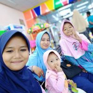 Siti Mutmainah profile icon