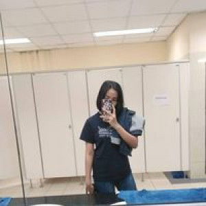 พลอย กมลชนก profile icon