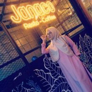 EcHa Yuniar profile icon