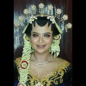 Riska Arum Sari profile icon