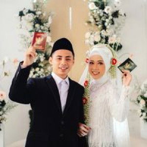 Dewi Astuti profile icon
