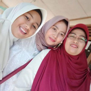 Dela Nuraini profile icon