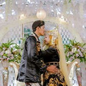 Devi Indah Sari profile icon