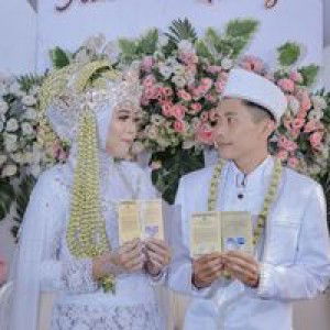 Astina Rasti profile icon