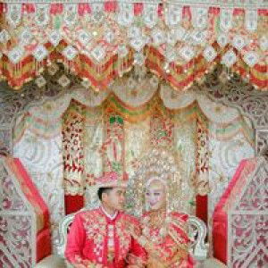 DHINA LIZARNI profile icon