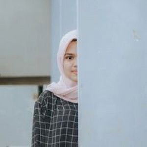 Devi Apriani profile icon