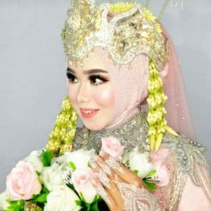 Ria Azizah profile icon