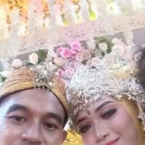 devi ari purwanti profile icon