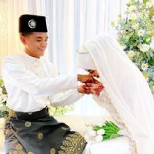 Yuyue Ashrzi profile icon