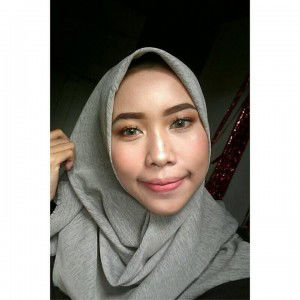 Resti Putri restiputri_ profile icon