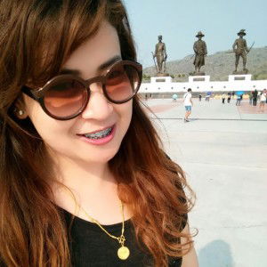 Aom Wiparat profile icon