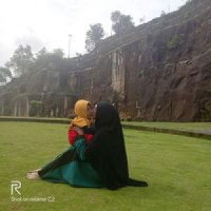 Izzah Tasari profile icon