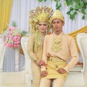 Dwi Apriana Sari profile icon