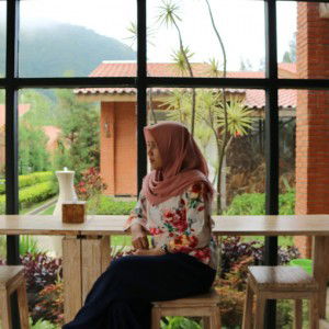 Annisa Hadi profile icon