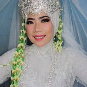 Putri Wahyuni profile icon