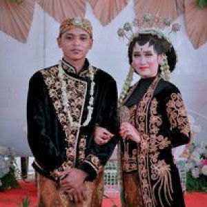 Dwi Kusnia Wardani profile icon