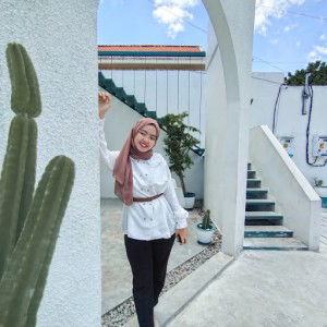 Qurotun Aini profile icon