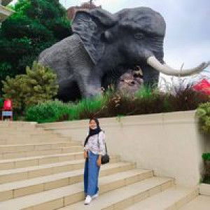 Niena Purie profile icon