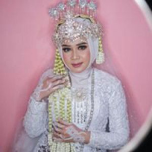 Ani Fitriantika profile icon