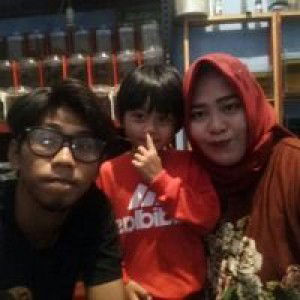 Pia Ayu Wandira profile icon