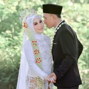 Siti Munawaroh profile icon