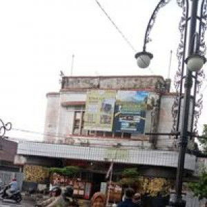 Resti Maulani profile icon