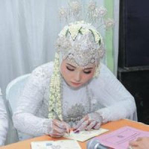 Indah Retno Damayanti profile icon