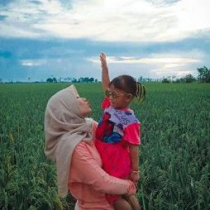 Ratna Aulia profile icon