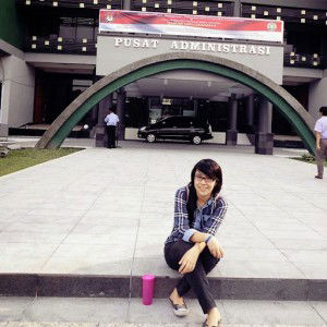 Putri Ester profile icon