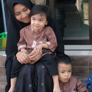 Devi Komalasari profile icon