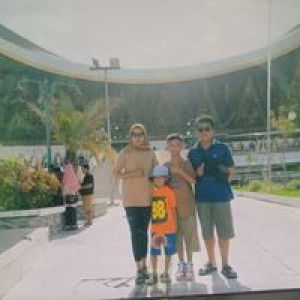 Santi Fitri profile icon