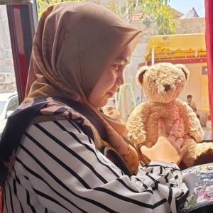 hening ayu profile icon