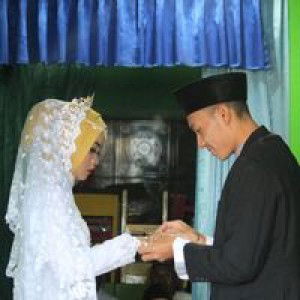 Erni Wati profile icon