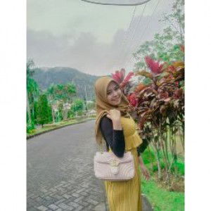 Rahmi Della Safitri profile icon