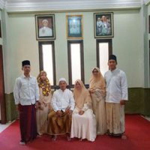 Via Faiqotul Moena profile icon